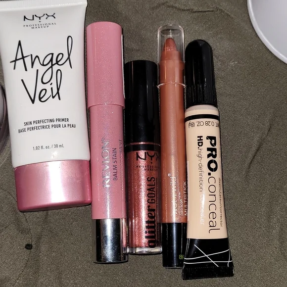 makeup bundle - Picture 2 of 3